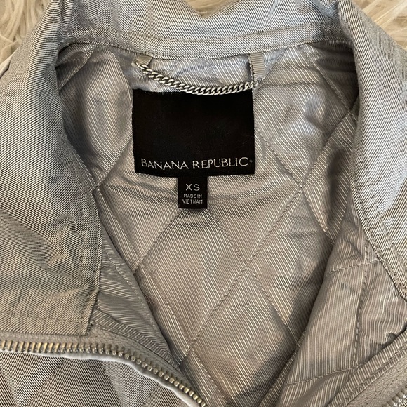 Banana Republic | Quilted Vest | Velvet Bow Detail & Trim - Picture 6 of 14